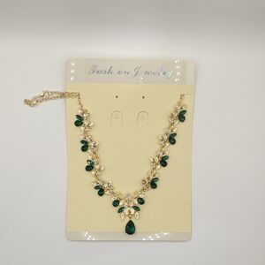 Elegant Green and Gold Necklace
